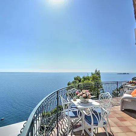 Vila Sleeps 8 Pool Air Con