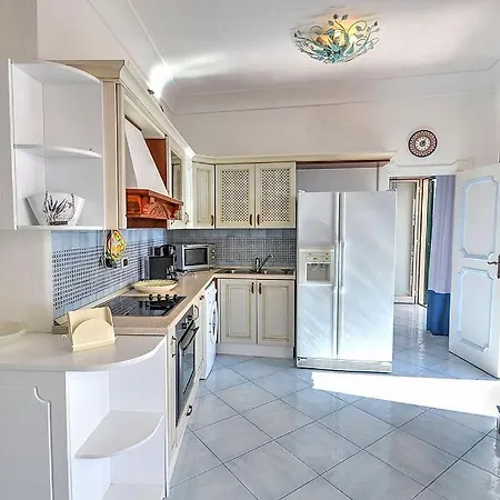 Sleeps 8 Pool Air Con Positano