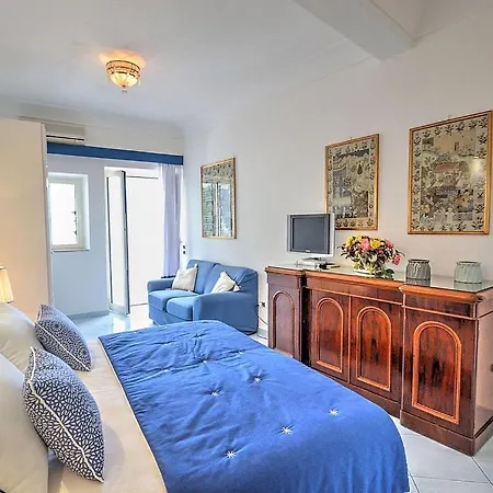 Sleeps 8 Pool Air Con *