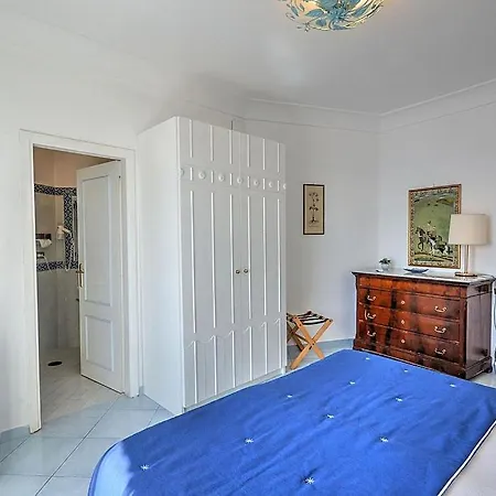Sleeps 8 Pool Air Con Positano